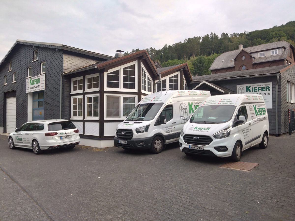 Kiefer Bauelemente – Betrieb und Fahrzeugflotte in Siegen-Eiserfeld